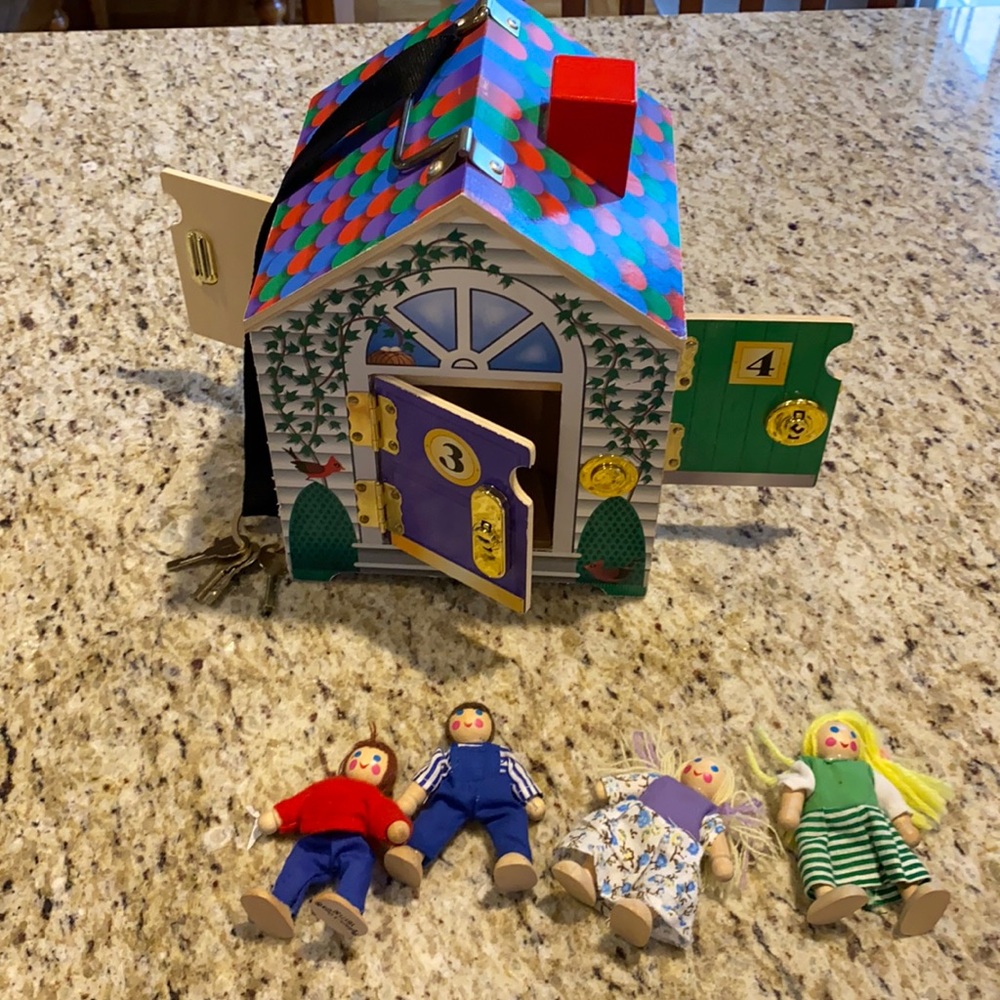 Melissa and Doug Key House